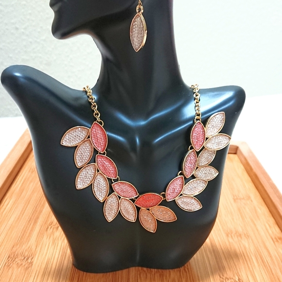 Ellen Tracy Necklace & Earring set - Picture 3 of 16